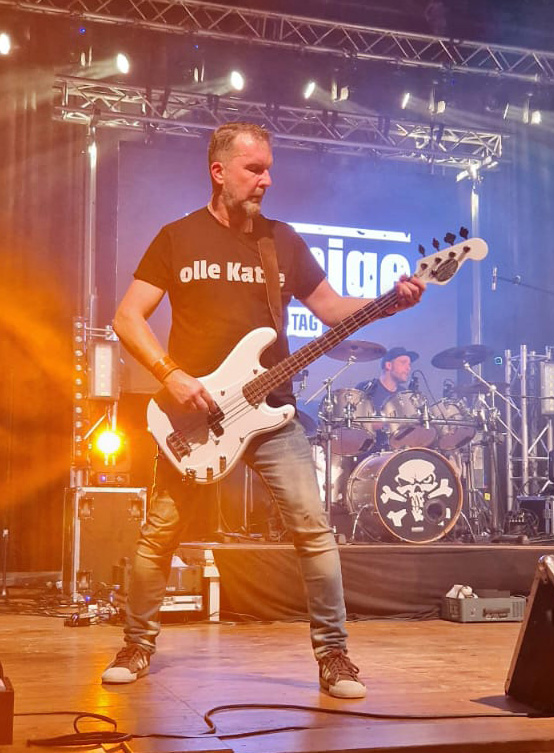 Heiko Hinsdorf - Bass der KÖHNIGE Tribute Band
