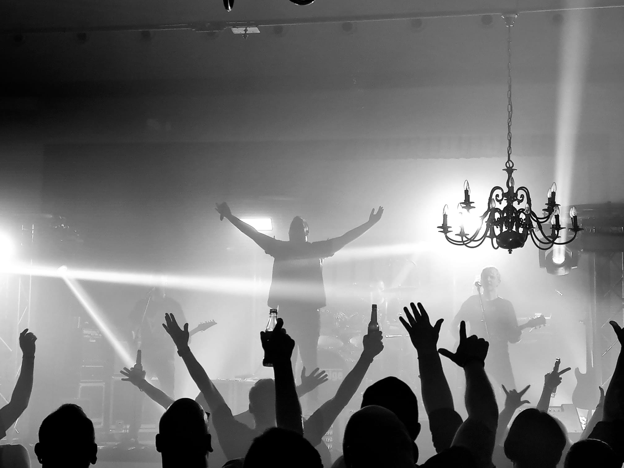 KÖHNIGE Band auf Festival-Bühne - Live-Show